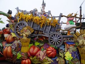 A Halloween-themed float in the Disneyland Paris parade